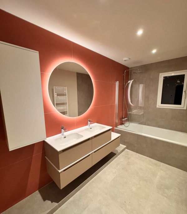 Salle de bain aménagée par Bains & Solutions près de Rennes (35) Salle de bain aménagée par Bains & Solutions près de Rennes (35)
