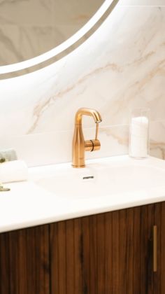Avant, un échantillon
Après, un meuble sur mesure 
C’est ça, la signature Bains & Solutions 🛁

👉Jolie façade @salgar_net...