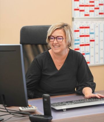 Aujourd’hui nous vous présentons Tiphaine qui est notre conceptrice en aménagement de salle de bain 🛁

Elle prend le temps...