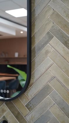 Le zellige c’est bien plus qu’un revêtement ! C’est un vrai parti pris déco selon la pose choisie 

La pose décalée, en...