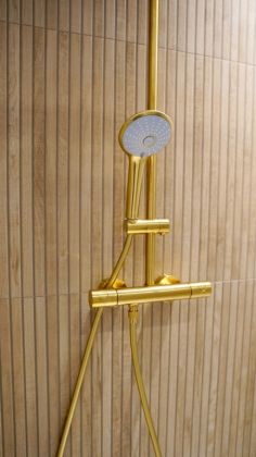 Projet de salle de bain finalisé ! ✅ 
Un design épuré, des matériaux de qualité et une installation impeccable. 
De la...